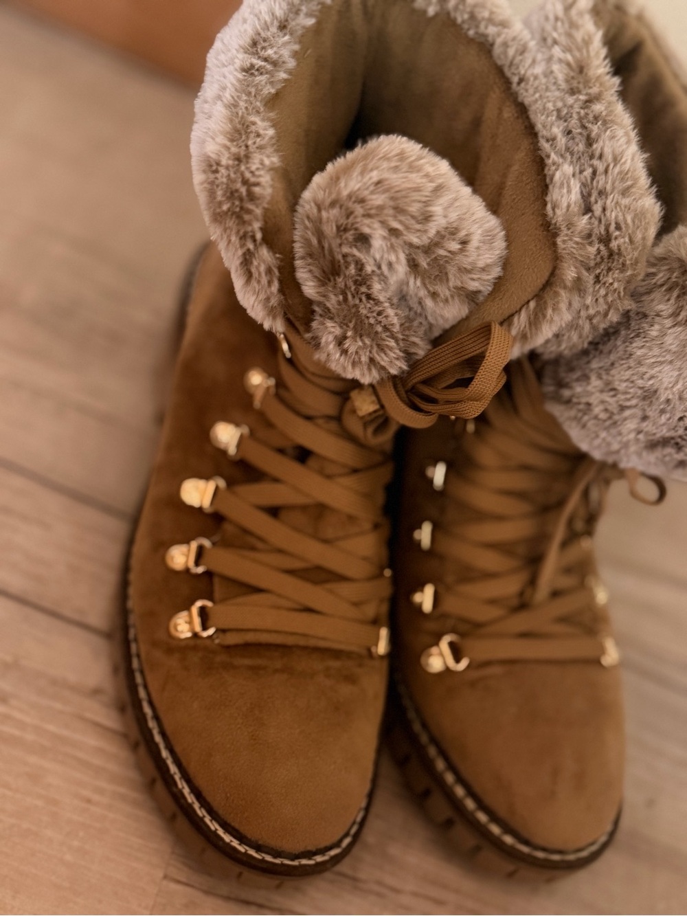 Jennifer Lopez Tan Faux-Fur Lined Lace-Up Winter Boots
